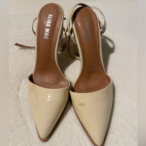 Alias Mae Layton heels in beige patent leather